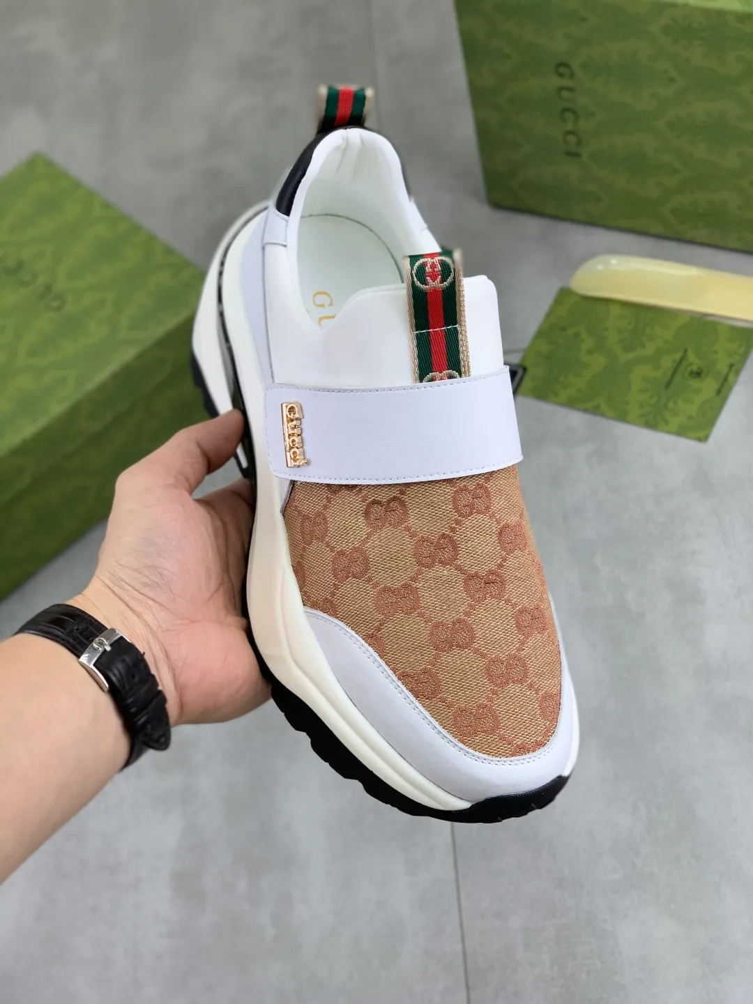Men's Men's Shoes P440 💰[New Style] 🆘 The latest model from Gucci's official website🎁Classic casual and fashionable men's shoes👟Hot style💥The style is simple and elegant, exclusive for trendy men. Unique official website latest brand elements👑Gucci original decoration, fashionable and generous, the fabric is made of original soft calfskin➕Comfortable soft sheepskin lining ✅The official website specifies wear-resistant foam outsole_full of elasticity, classic model taken in real life🎬Color: 3️⃣colors available😍Number: 38-44